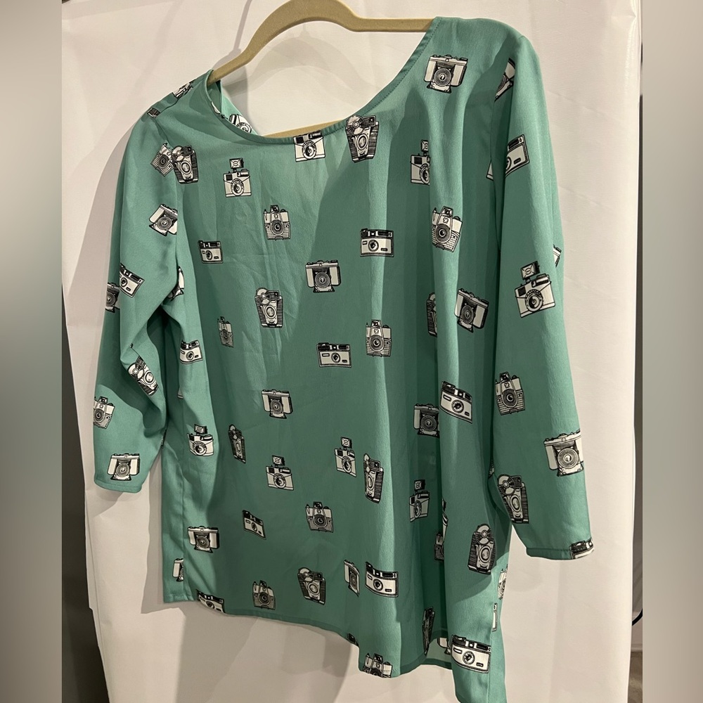 SugarHill Boutique Vintage Camera Blouse - Size 10 NWT - Never worn